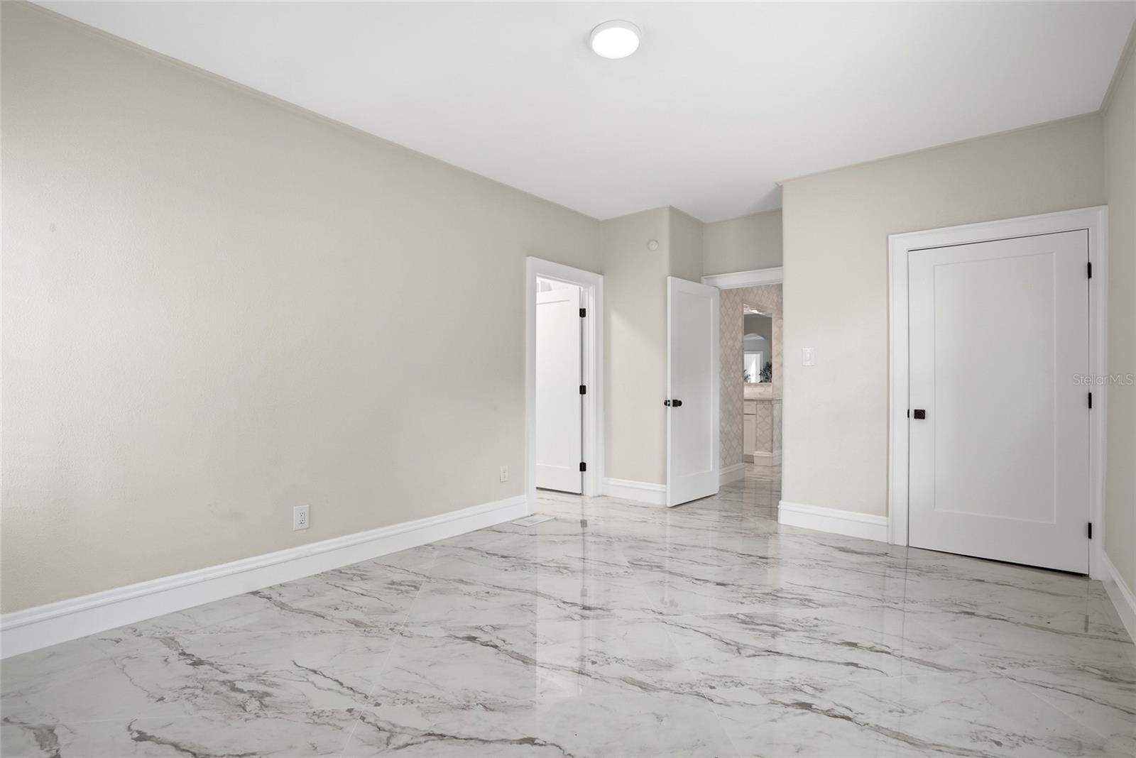 190 Bosphorous Ave Property Photo 31