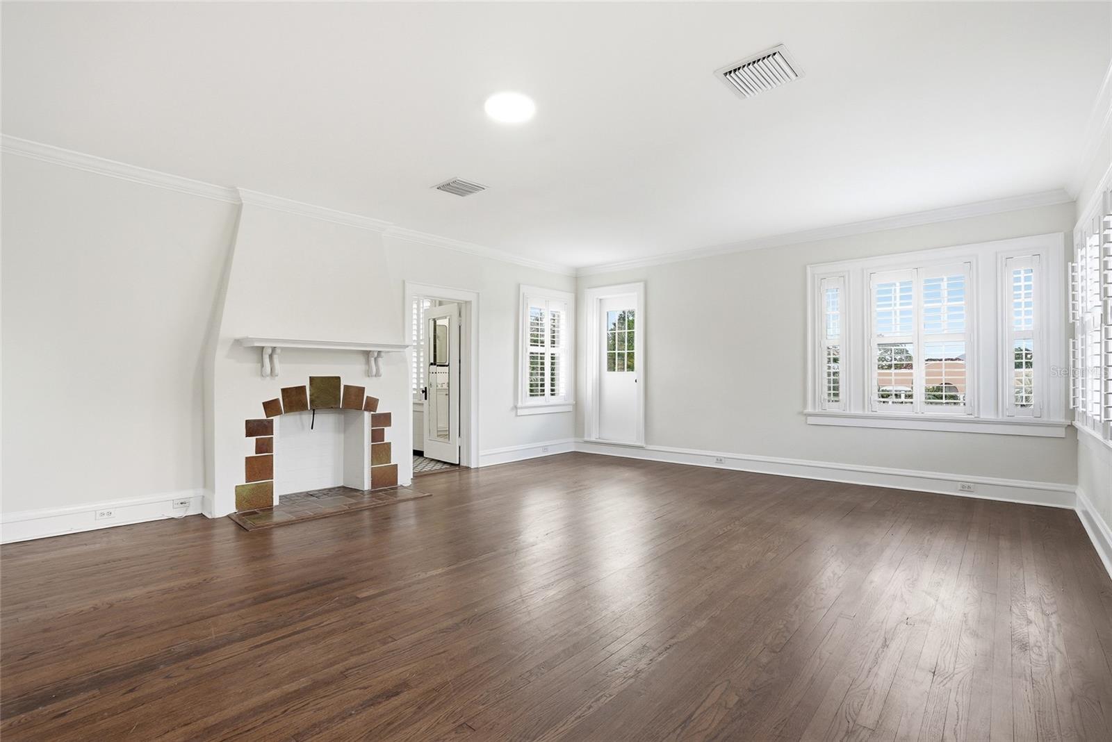 190 Bosphorous Ave Property Photo 44