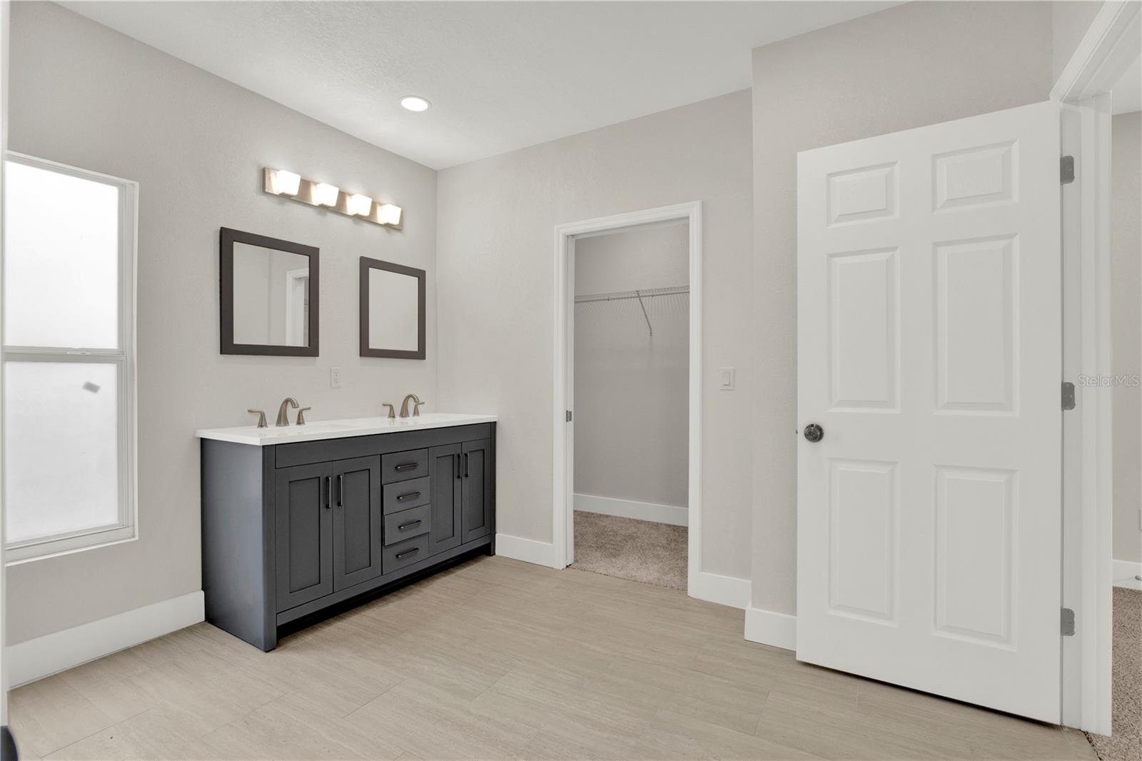 112 E Emily St Property Photo 10