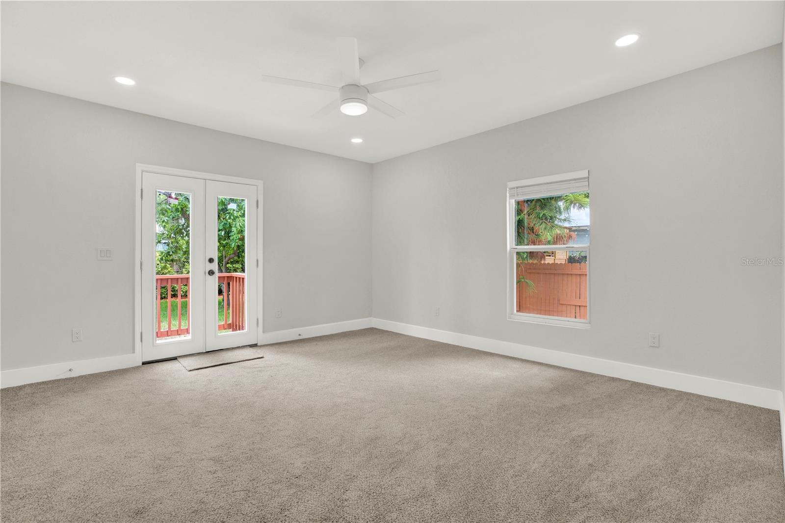 112 E Emily St Property Photo 13