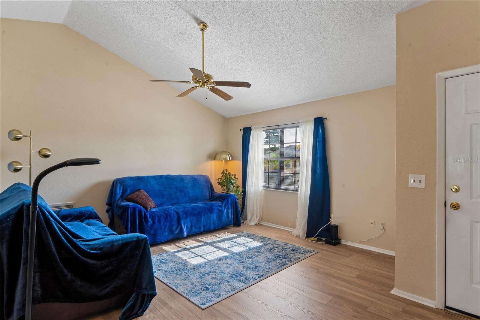 1238 Fuchsia Dr Property Photo 6