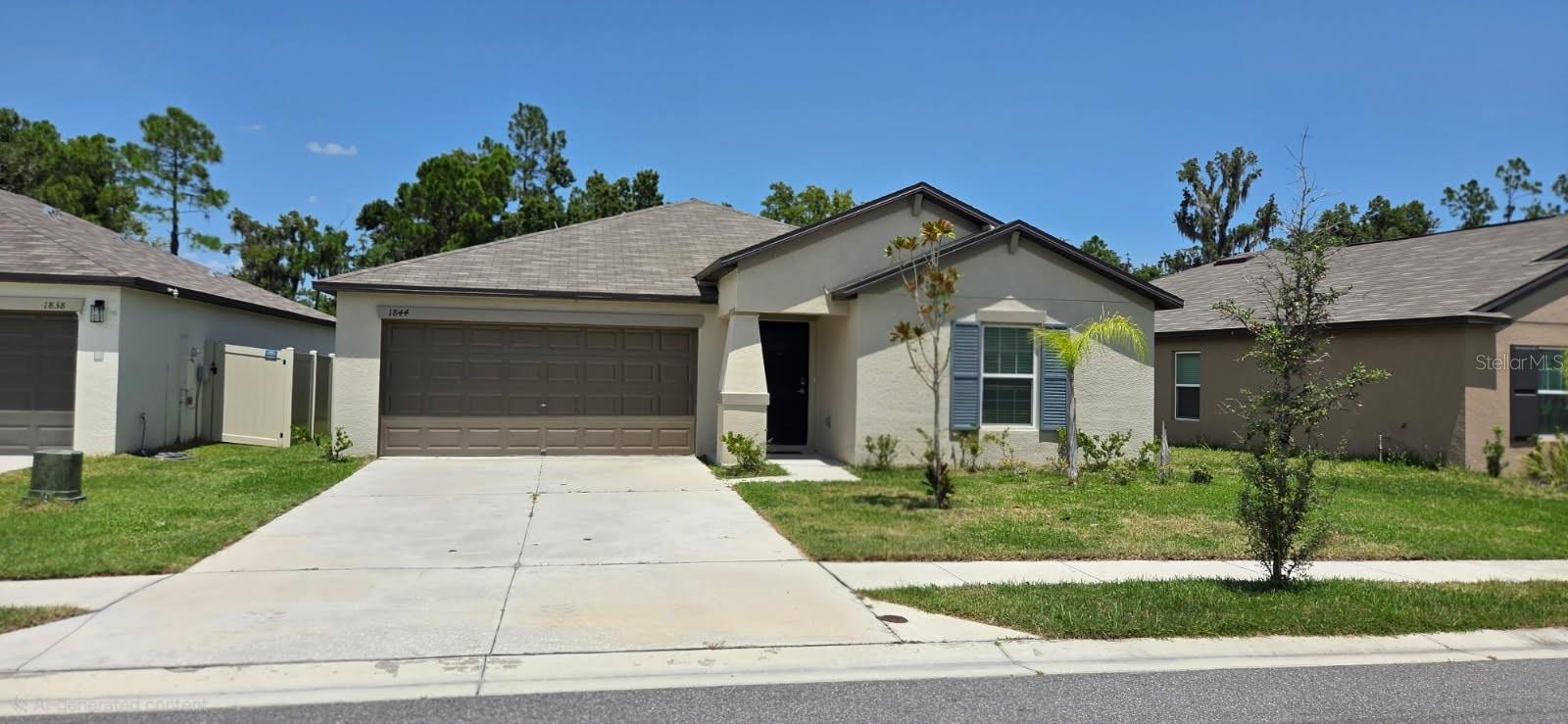1844 Red Loop Property Photo 1