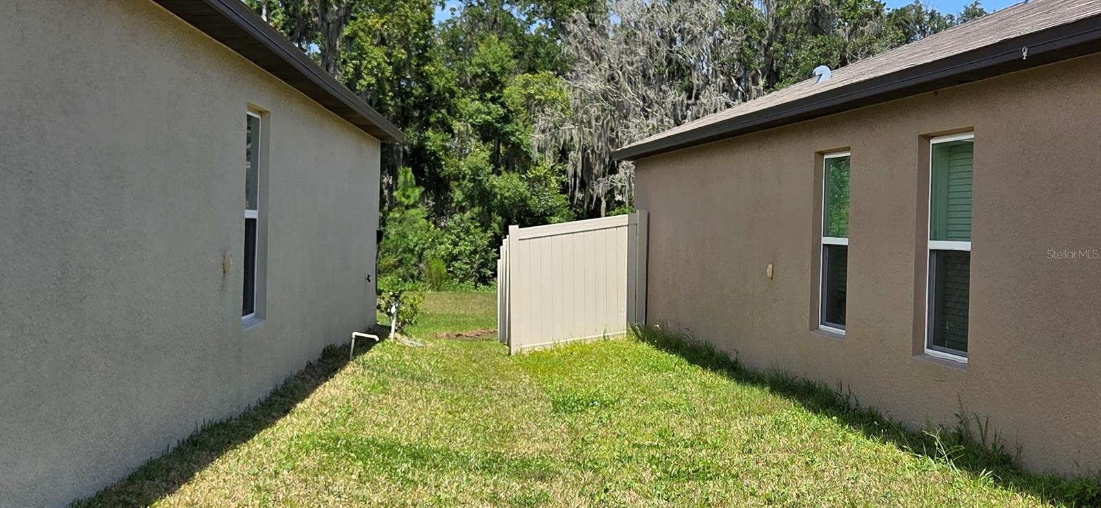 1844 Red Loop Property Photo 5