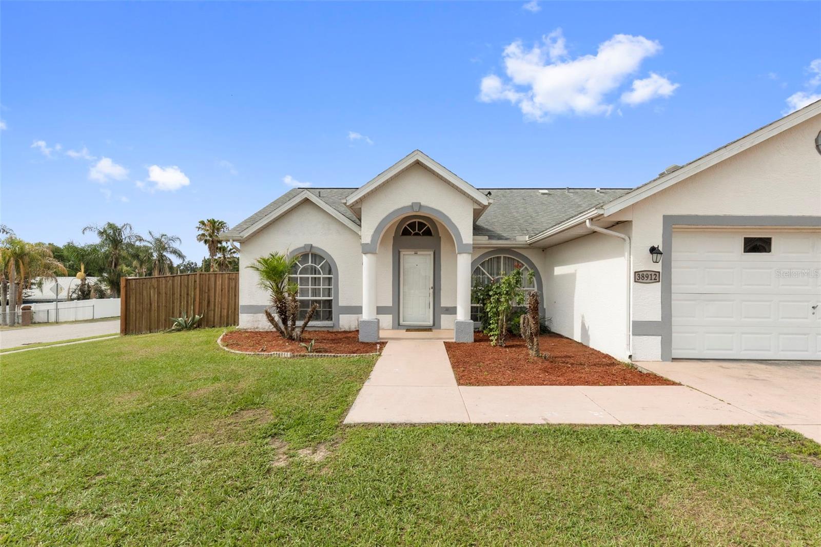 38912 Carr Dr Property Photo 4