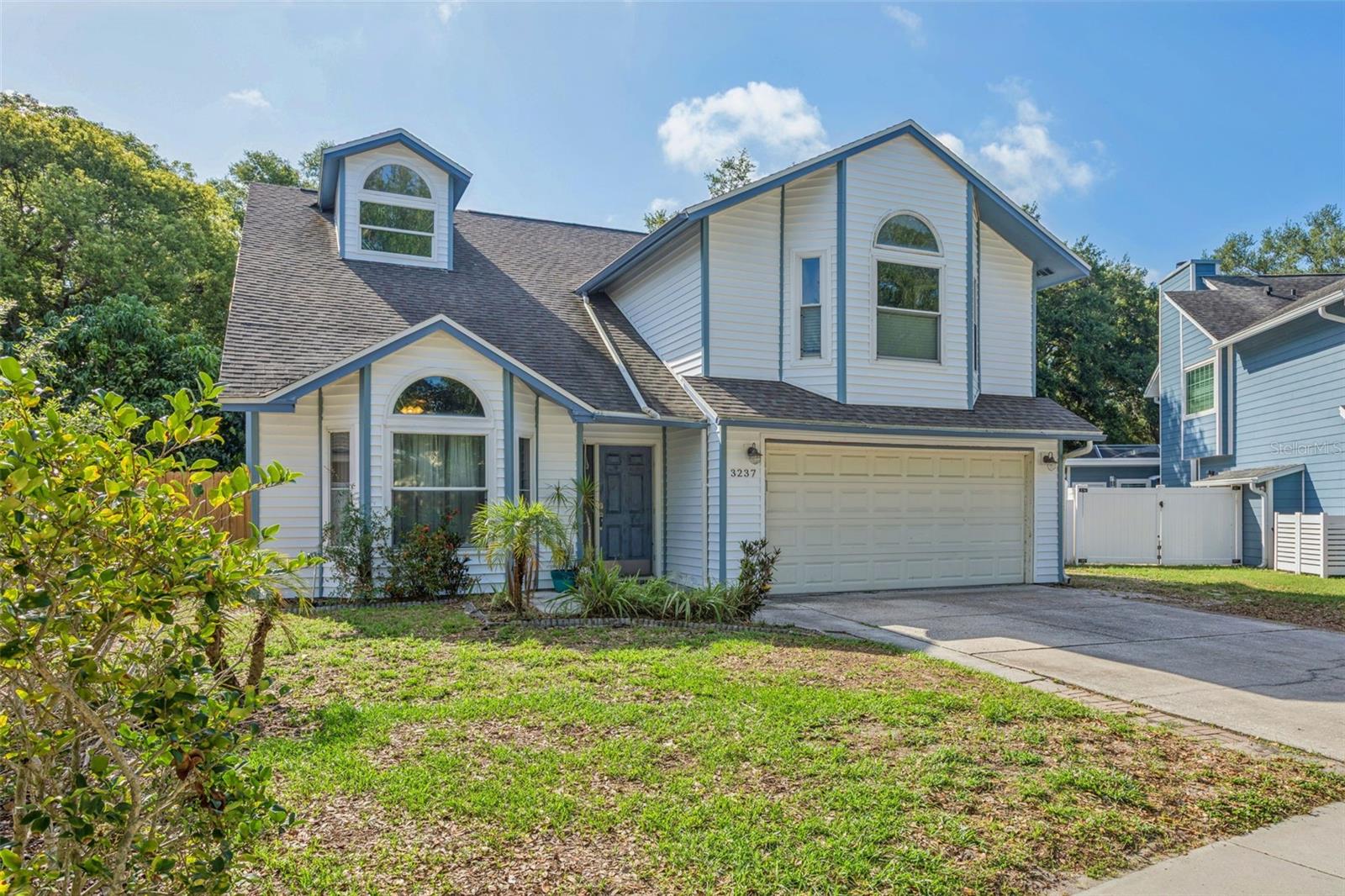 3237 Montrose Cir Property Photo 1