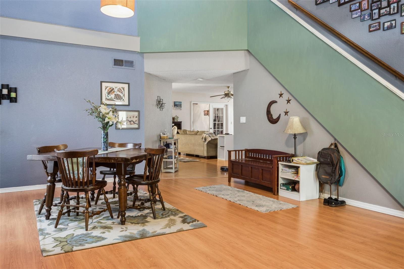 3237 Montrose Cir Property Photo 5