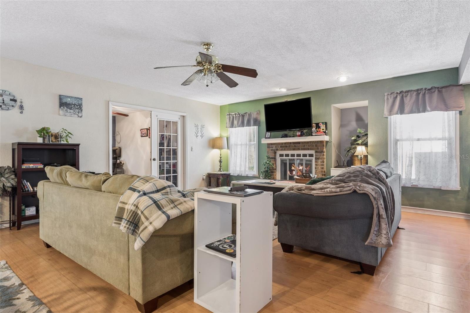 3237 Montrose Cir Property Photo 6