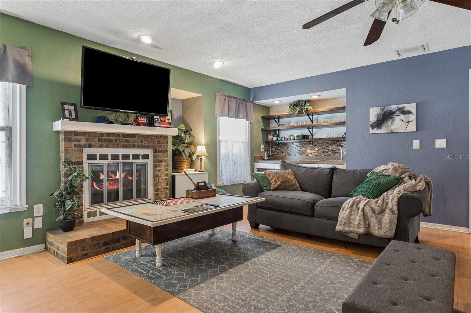3237 Montrose Cir Property Photo 7