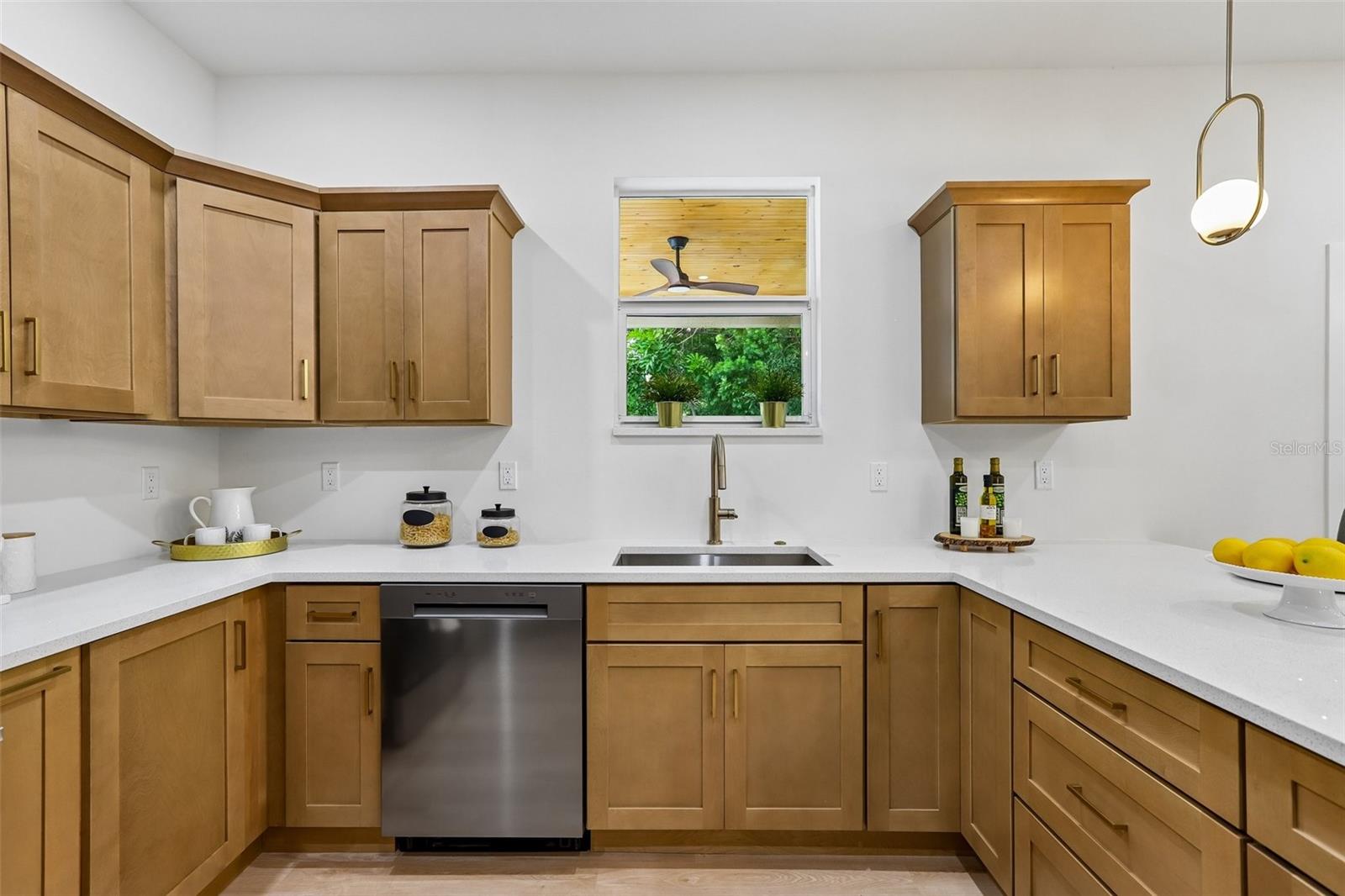 270 Diogenes St Property Photo 16
