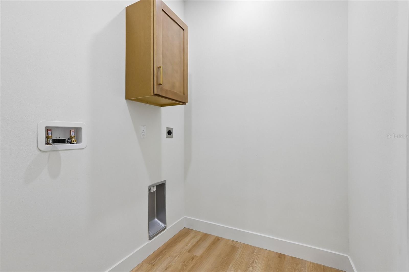 270 Diogenes St Property Photo 18