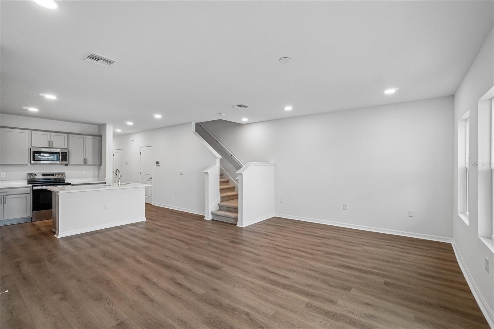 6868 Holcombe Down Dr Property Photo 10