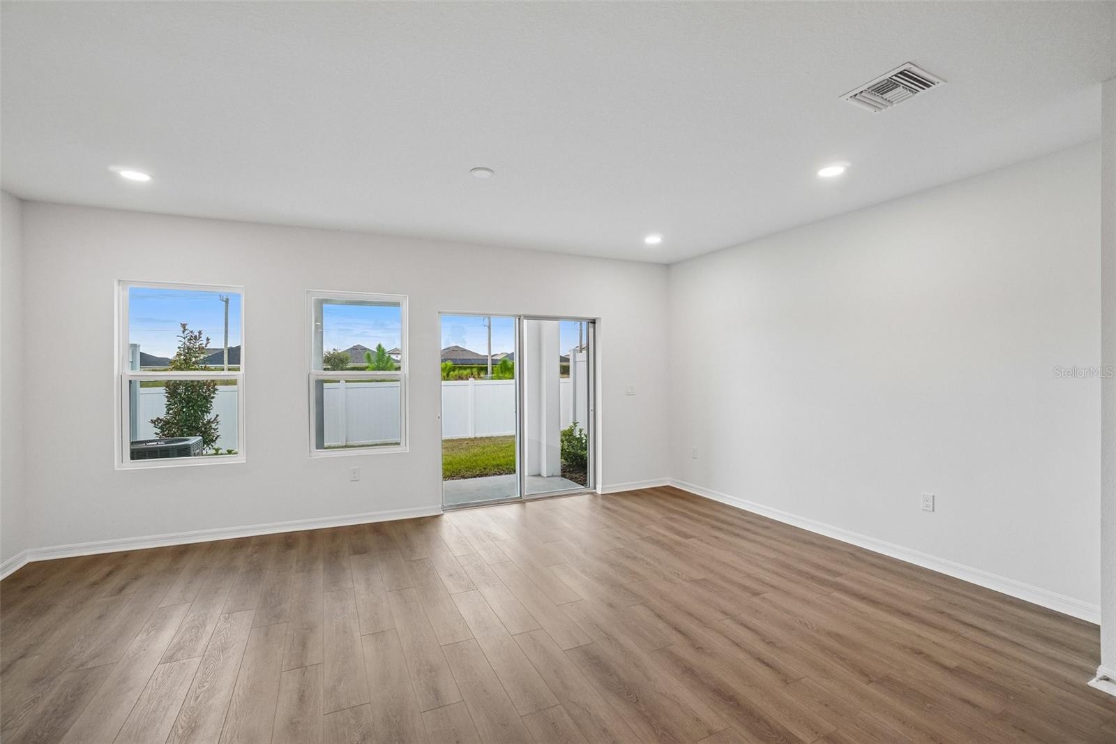6868 Holcombe Down Dr Property Photo 12