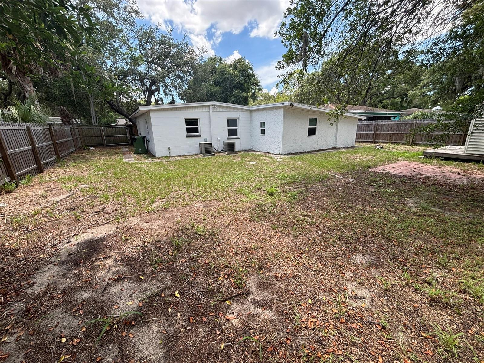 2908 E Howell St Property Photo 3