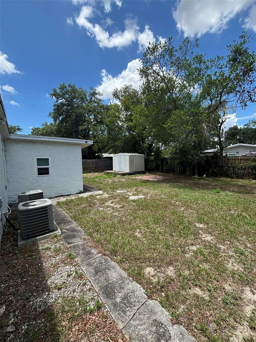 2908 E Howell St Property Photo 4