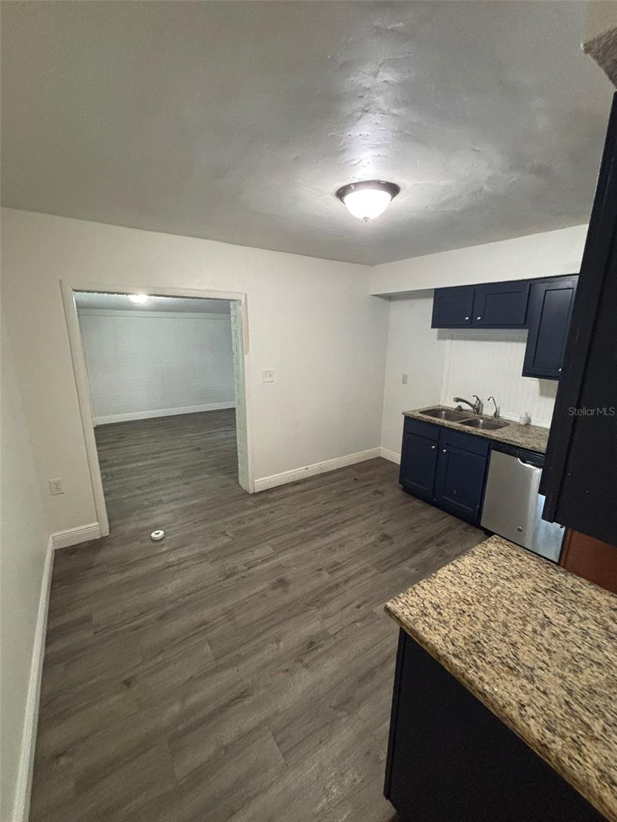 2908 E Howell St Property Photo 5