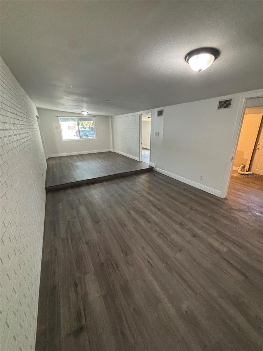 2908 E Howell St Property Photo 11