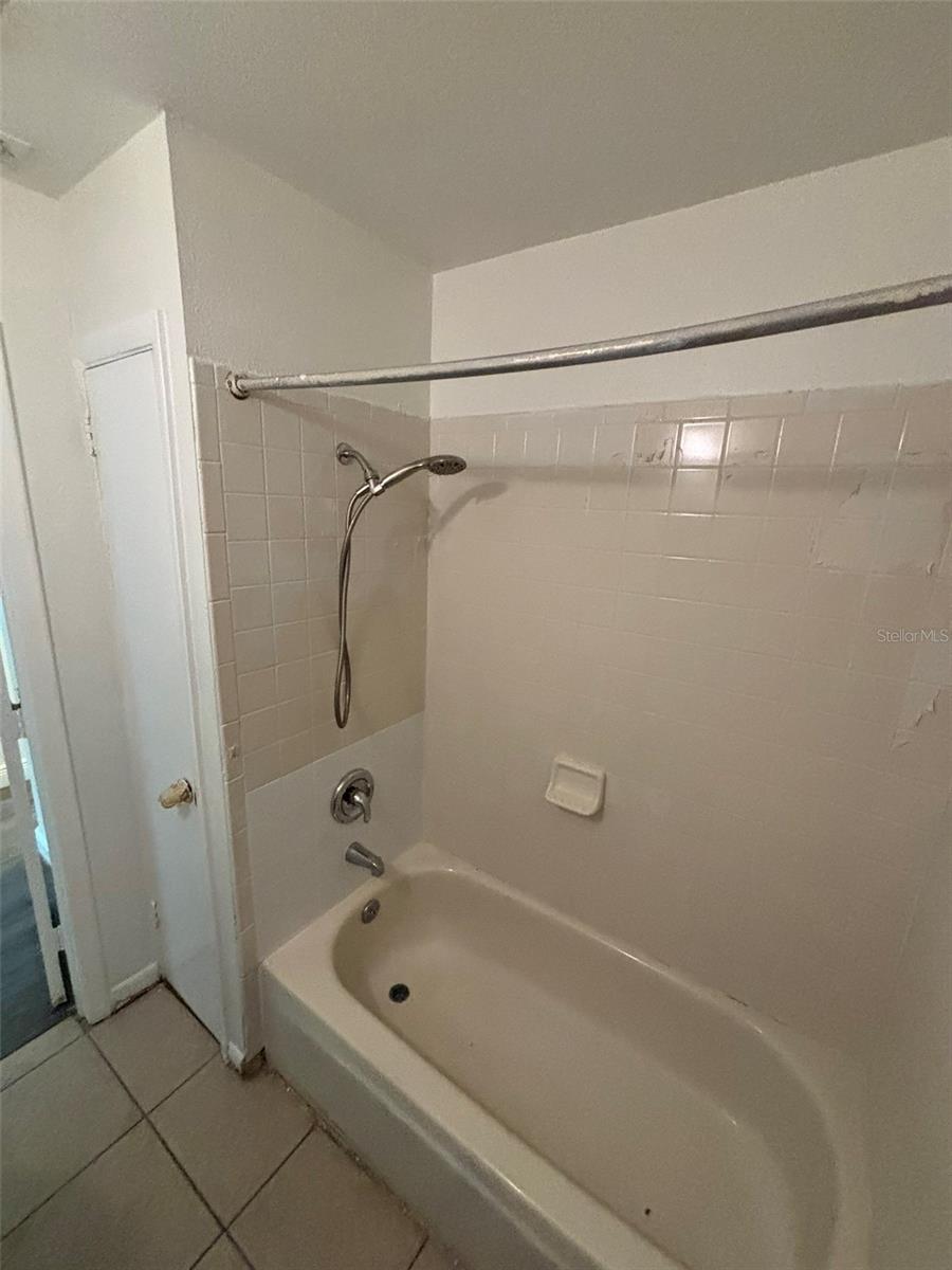 2908 E Howell St Property Photo 20