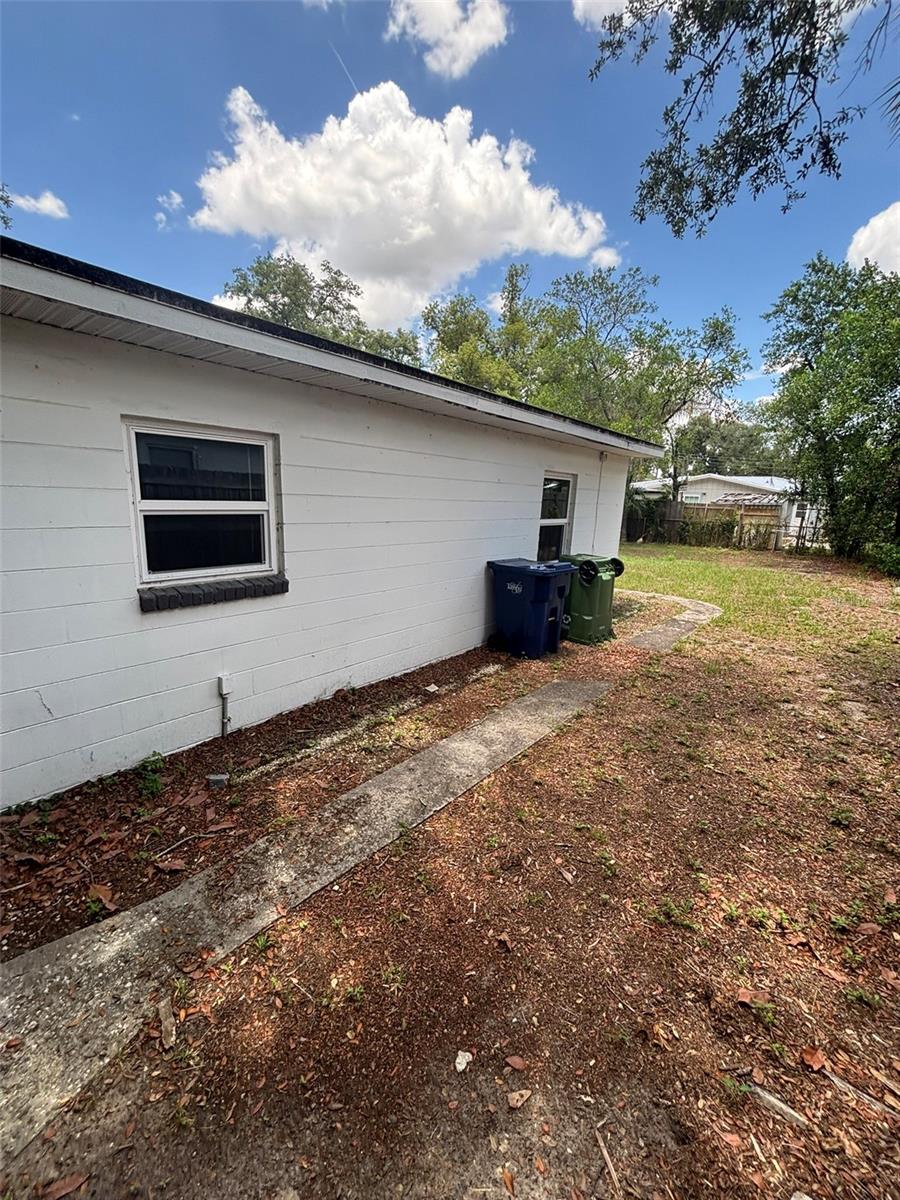 2908 E Howell St Property Photo 31