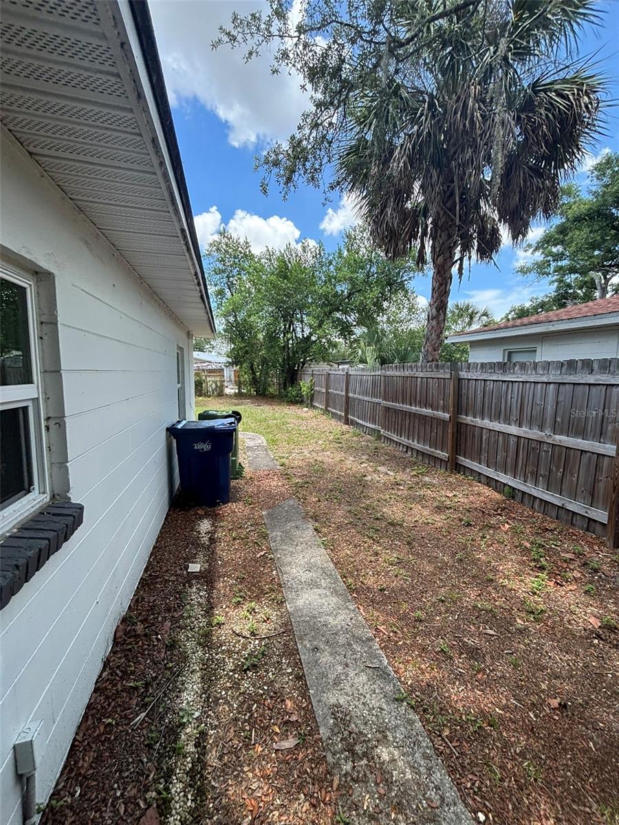 2908 E Howell St Property Photo 32