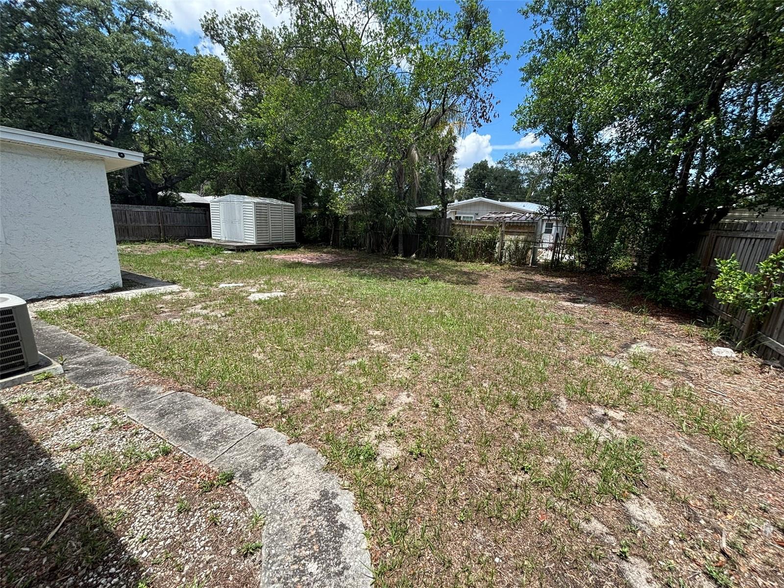 2908 E Howell St Property Photo 34