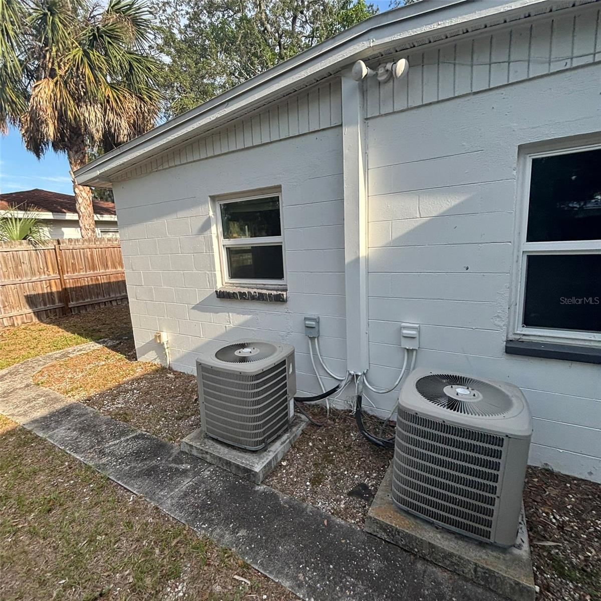 2908 E Howell St Property Photo 44