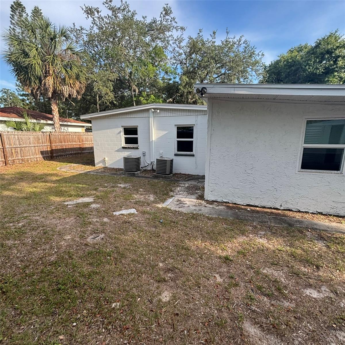 2908 E Howell St Property Photo 45