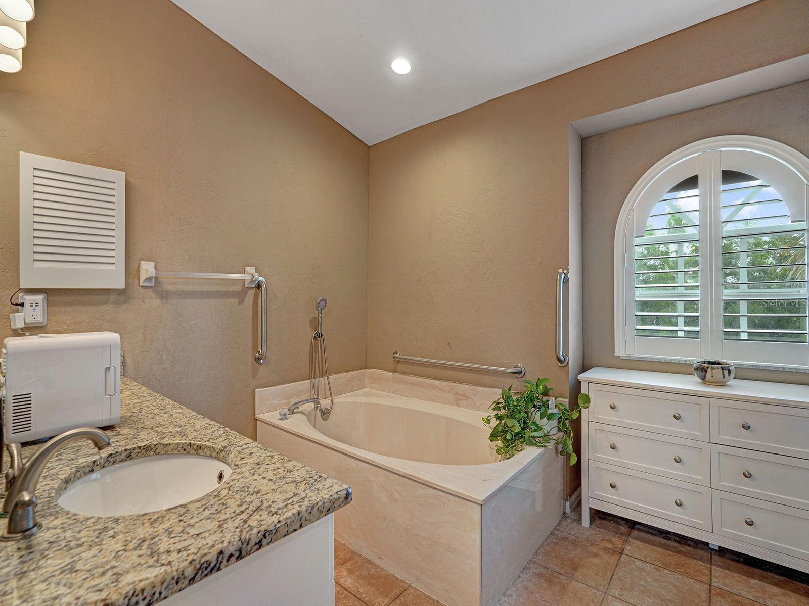16270 Forest Mist Ct Property Photo 25