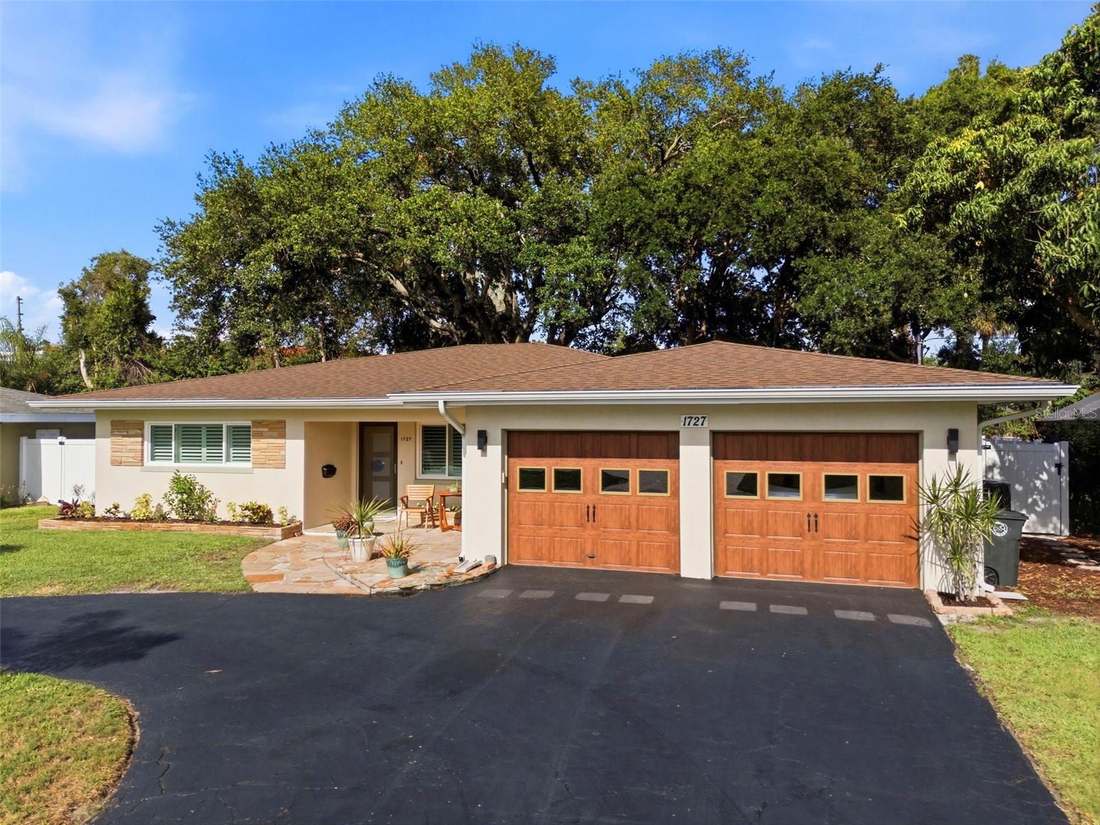 1727 Cypress Ave Property Photo 3