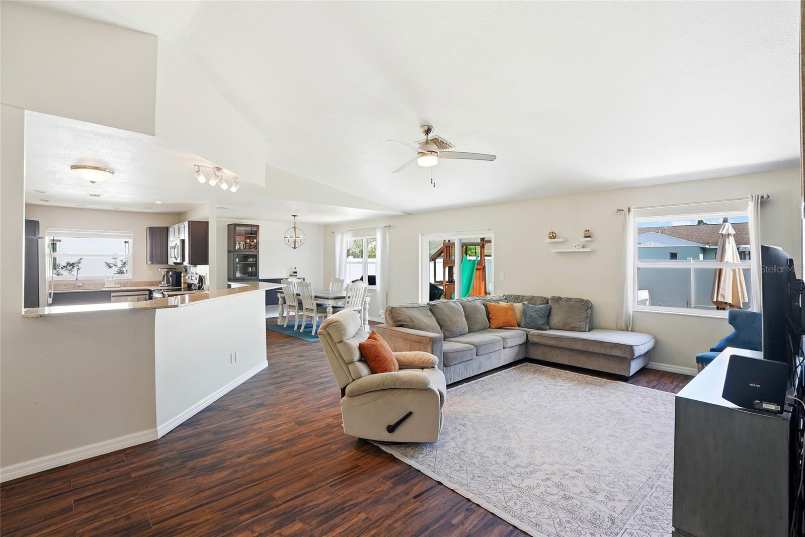 8405 Somerset Dr Property Photo 4