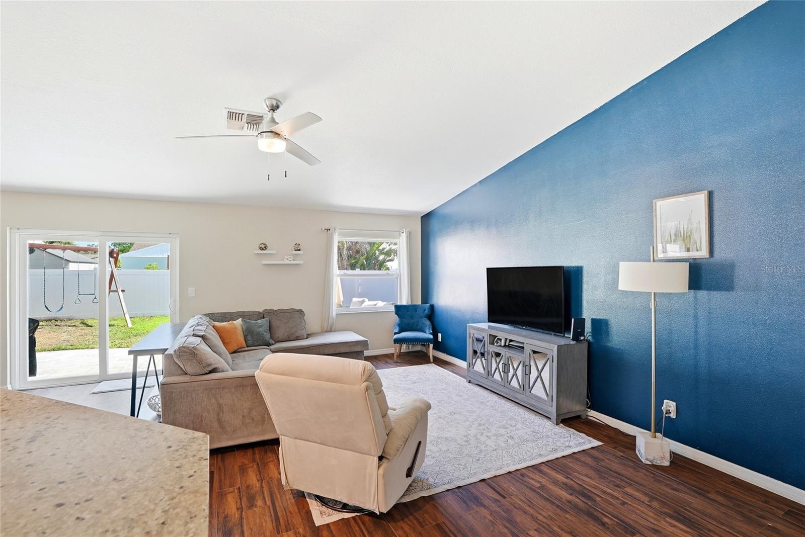 8405 Somerset Dr Property Photo 6