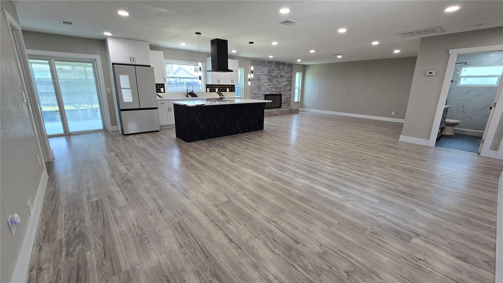 8607 Longboat Ln Property Photo 4