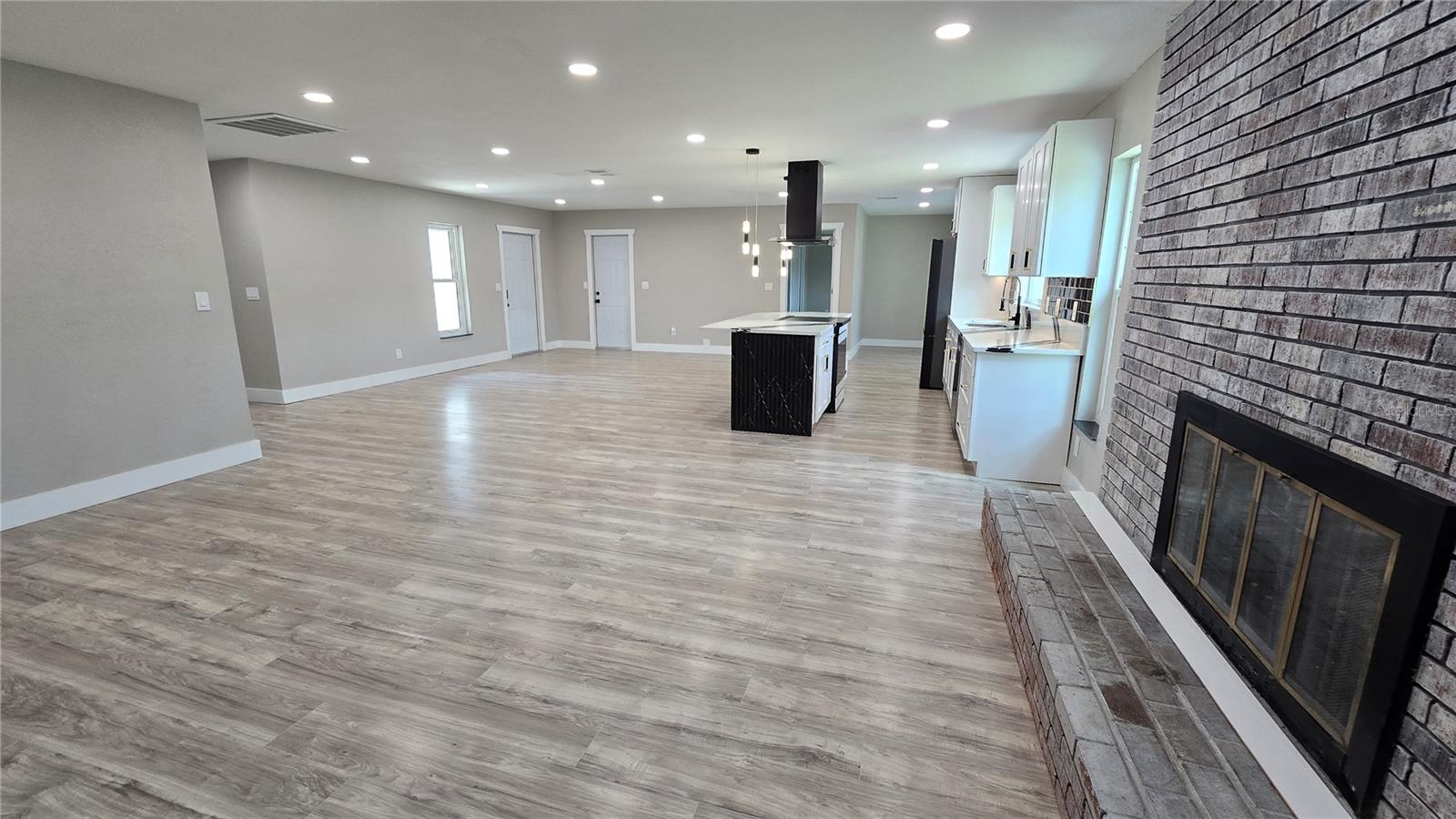 8607 Longboat Ln Property Photo 7