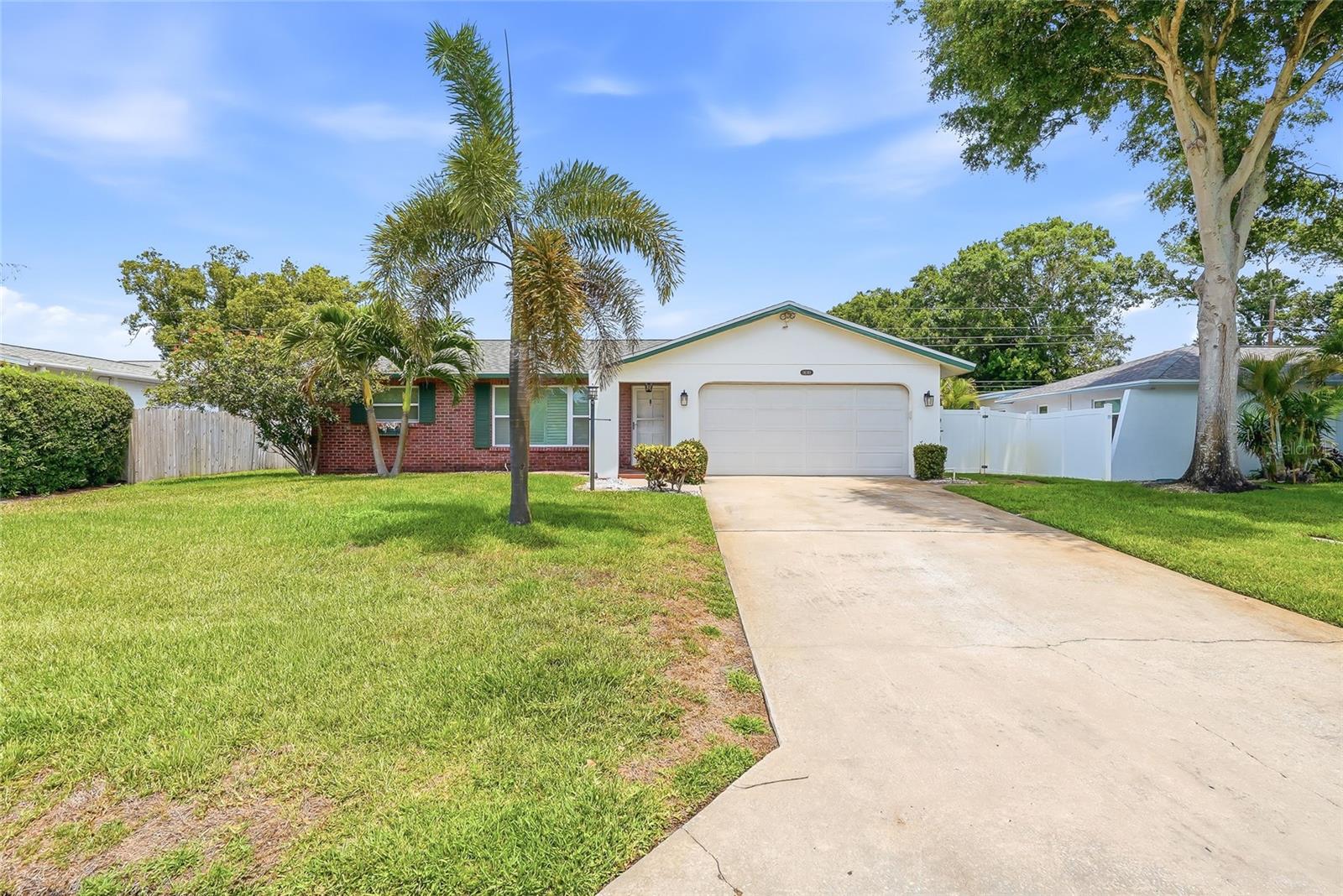 14161 Hetrick Cir N Property Photo 4