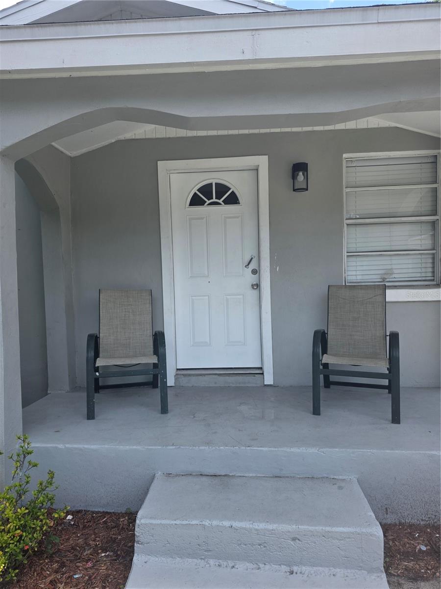 2619 E Chelsea St Property Photo 1