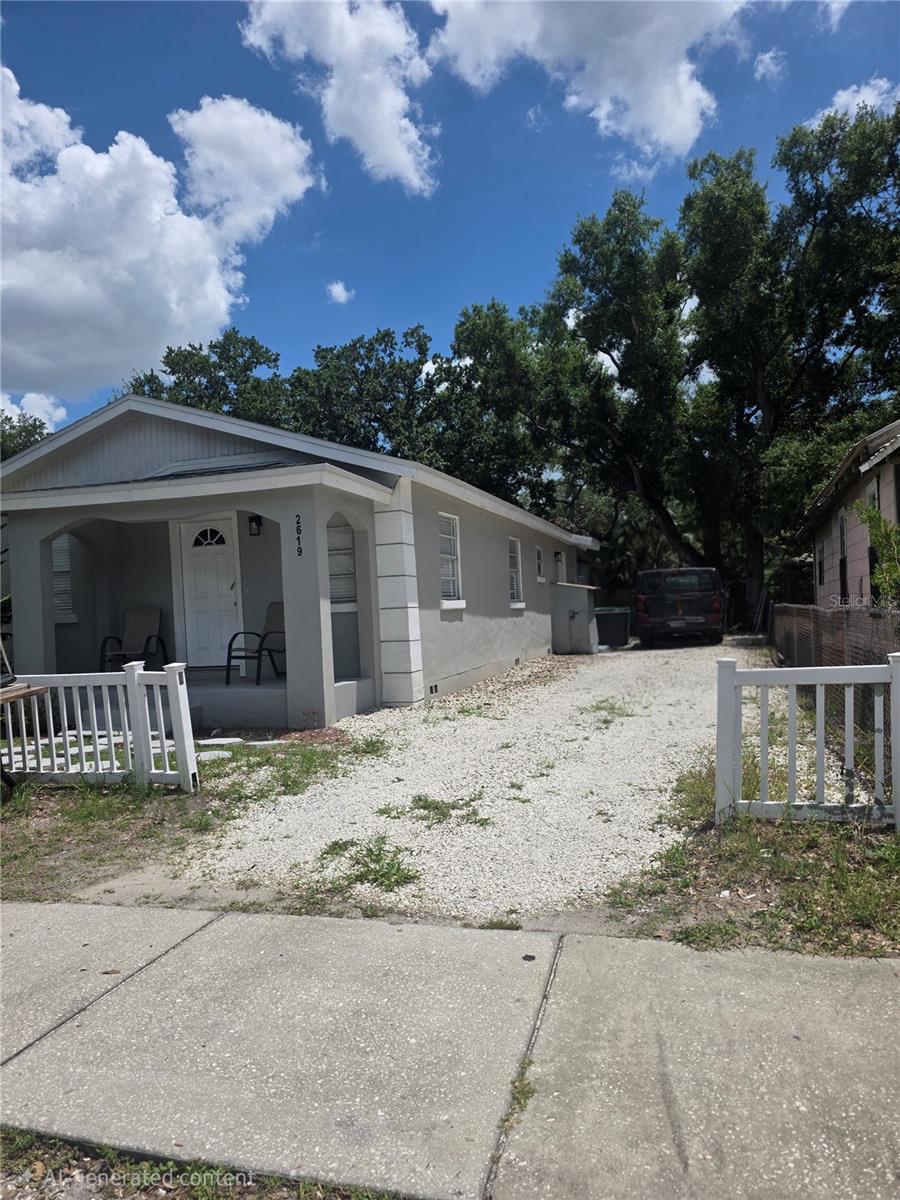 2619 E Chelsea St Property Photo 3