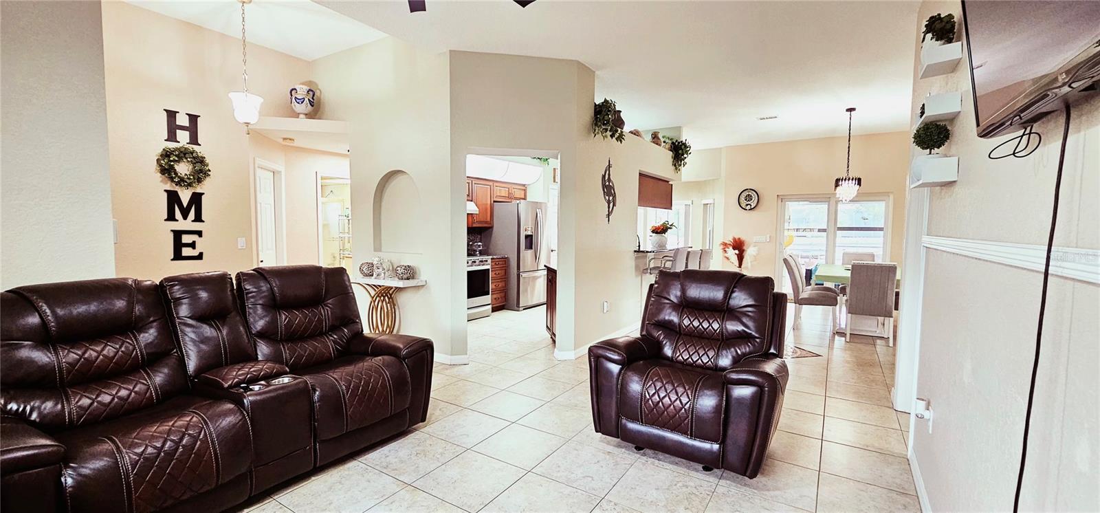 11033 Claymore St Property Photo 7