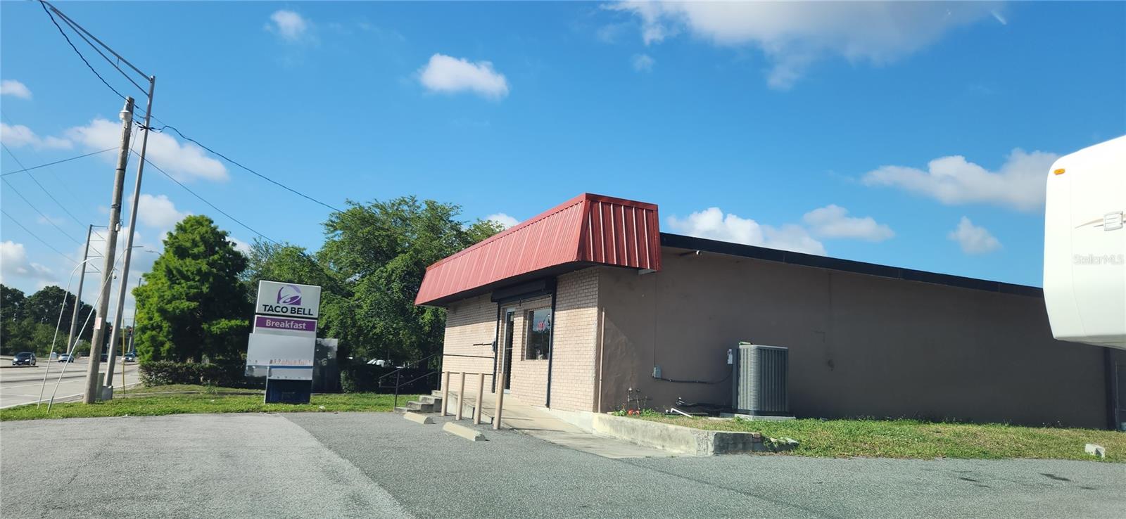 610 N COMBEE RD