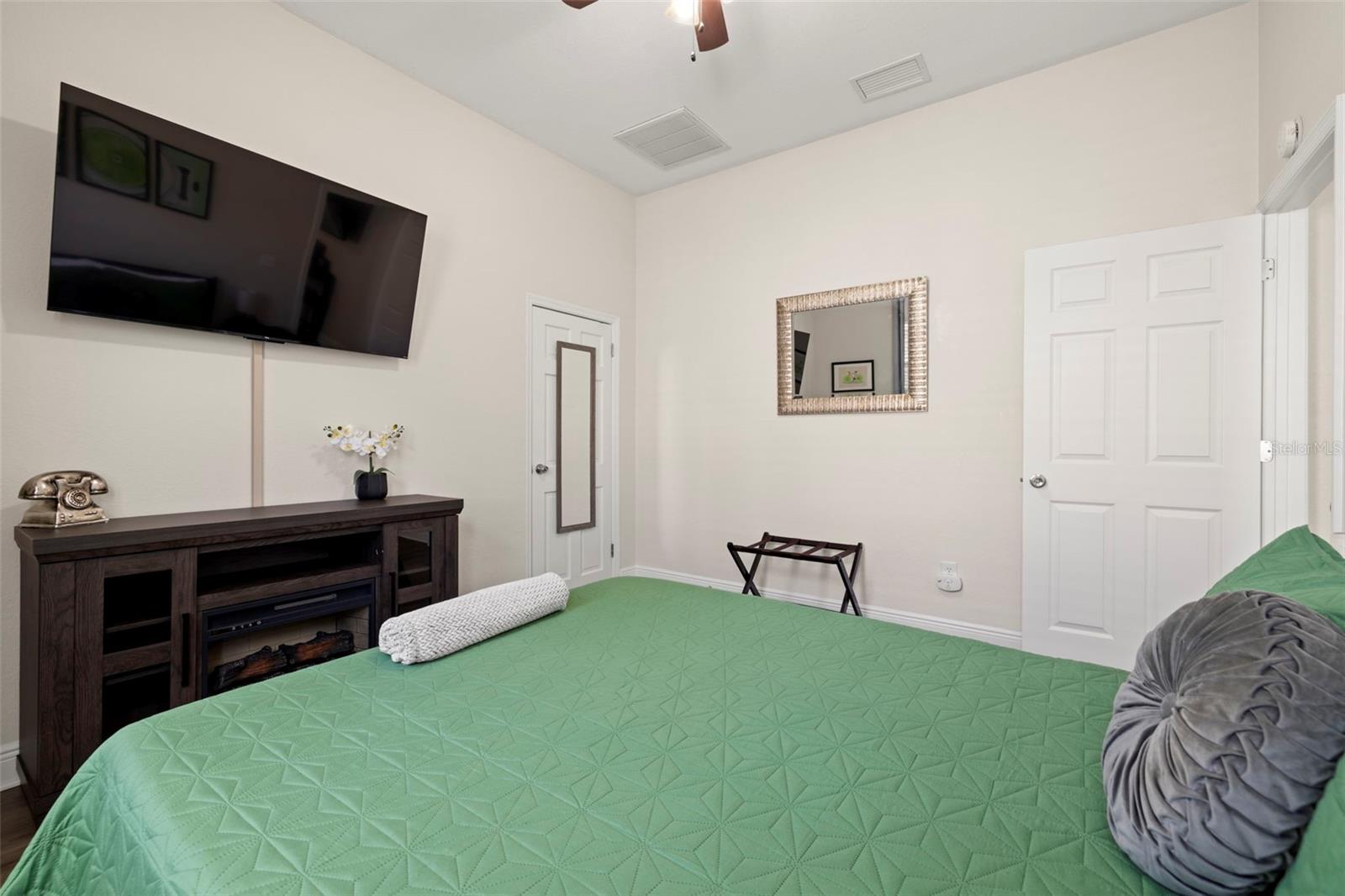 2526 W Union St Property Photo 24