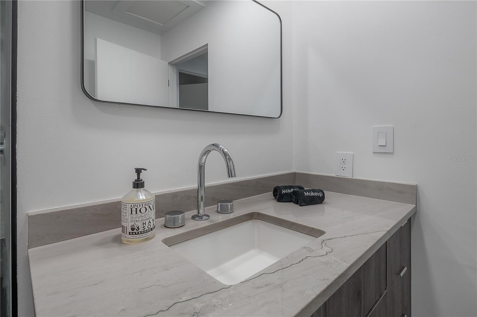 8757 Bay Pointe Dr Property Photo 25