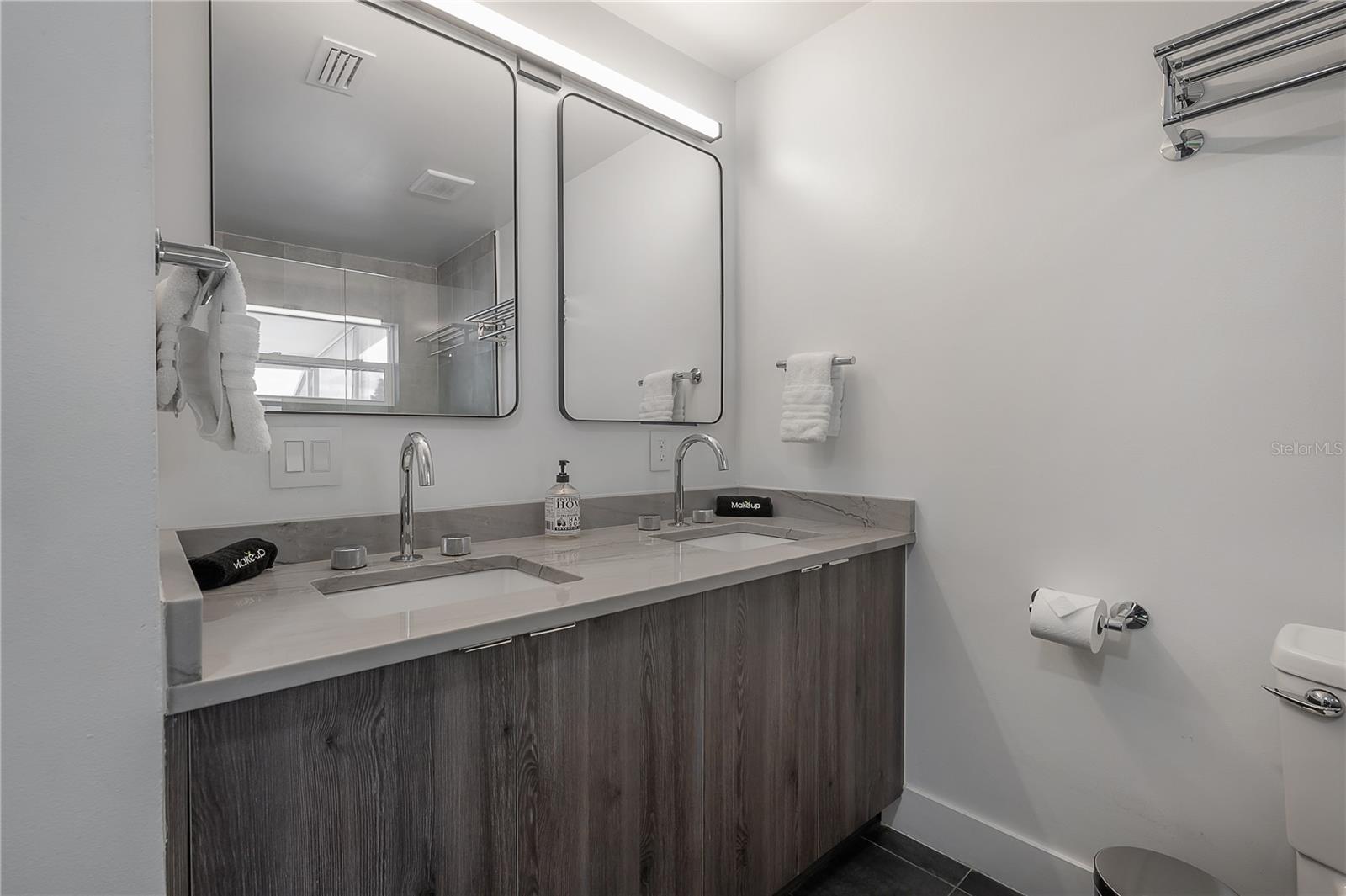 8757 Bay Pointe Dr Property Photo 32