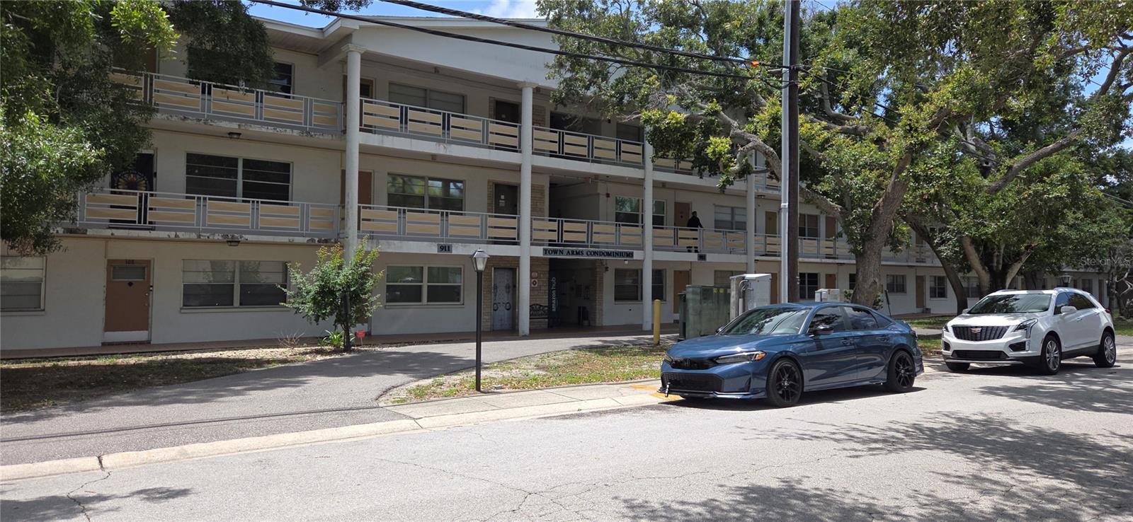 911 Washington Ave #304 Property Photo 2
