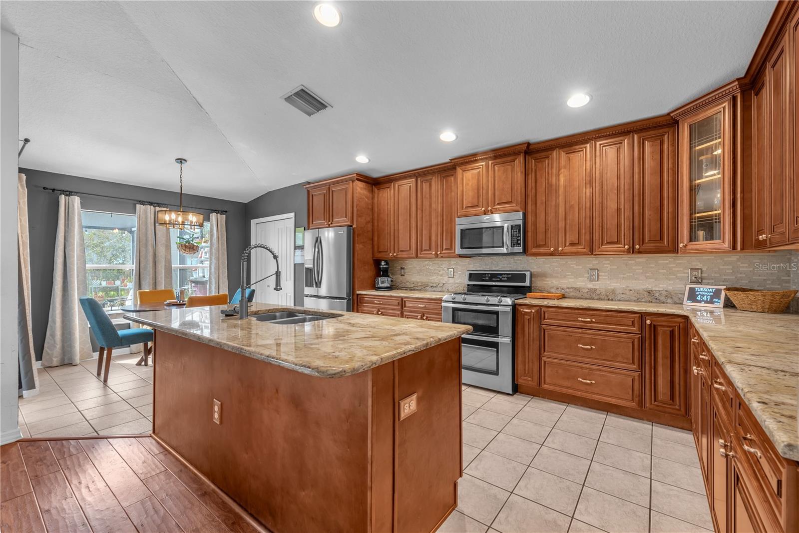 16316 Bridgeglade Ln Property Photo 3
