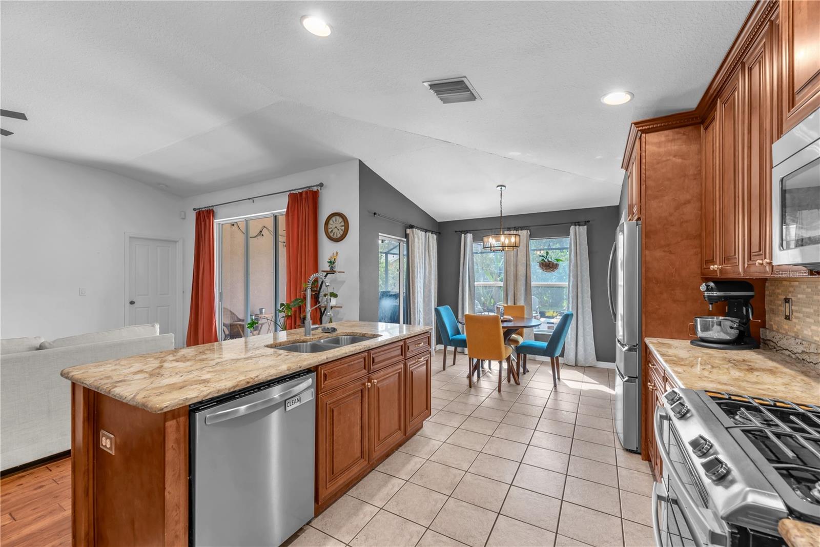 16316 Bridgeglade Ln Property Photo 4