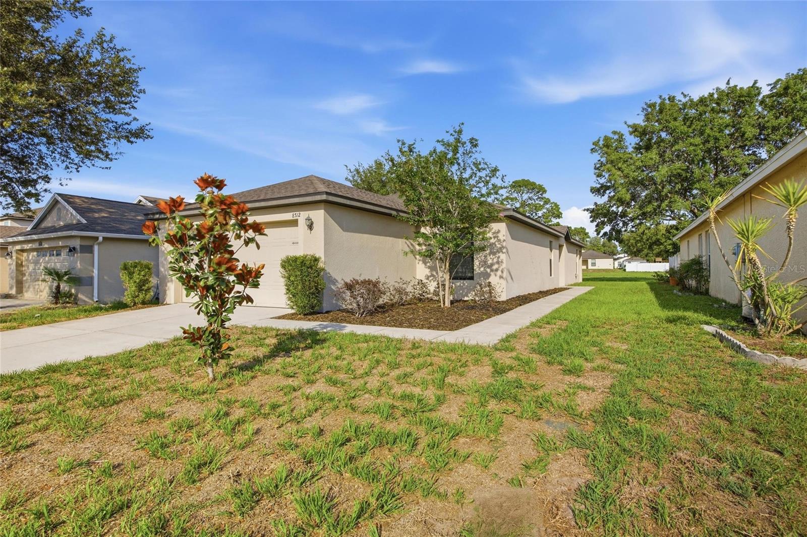 8512 Silverbell Loop Property Photo 2