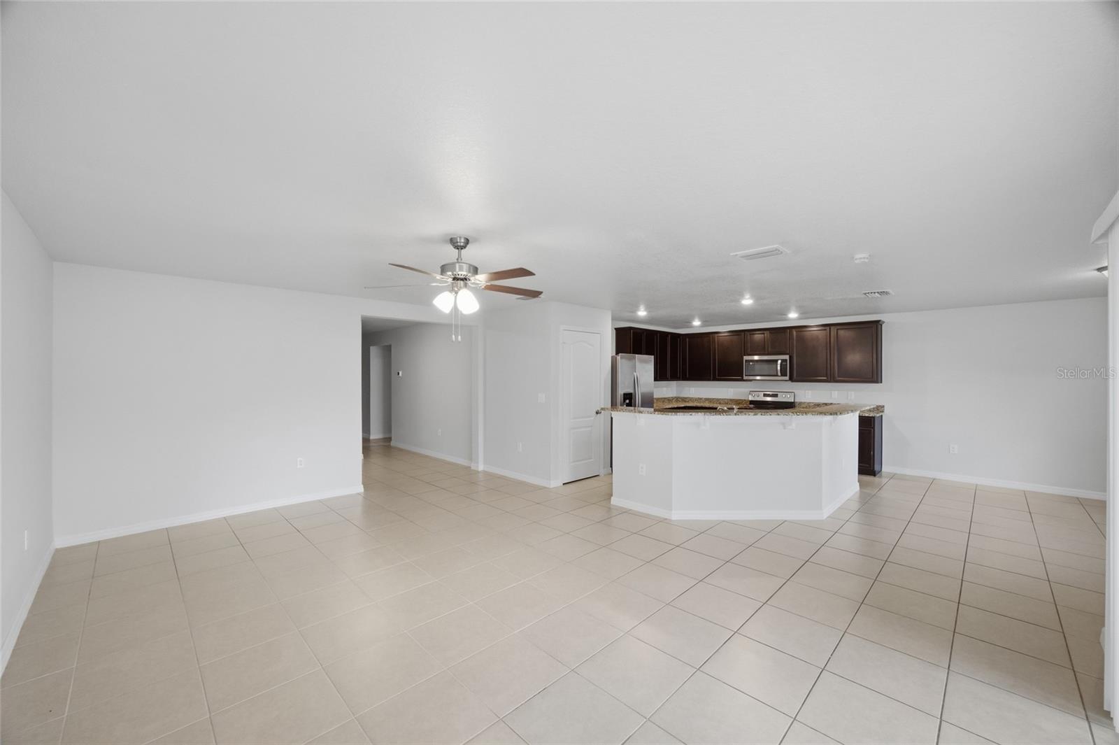 8512 Silverbell Loop Property Photo 5