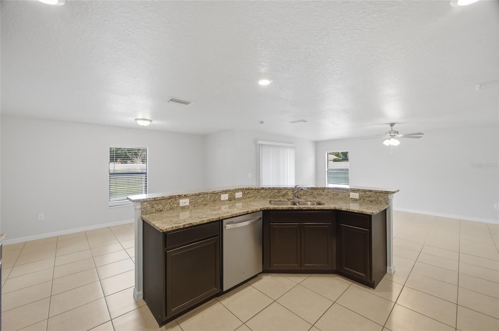 8512 Silverbell Loop Property Photo 10