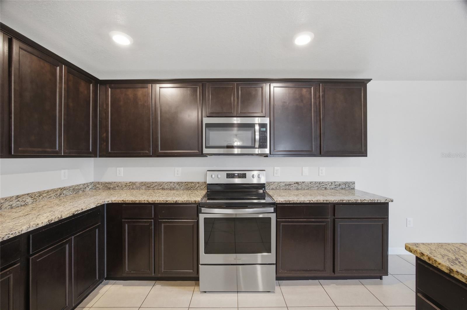 8512 Silverbell Loop Property Photo 11