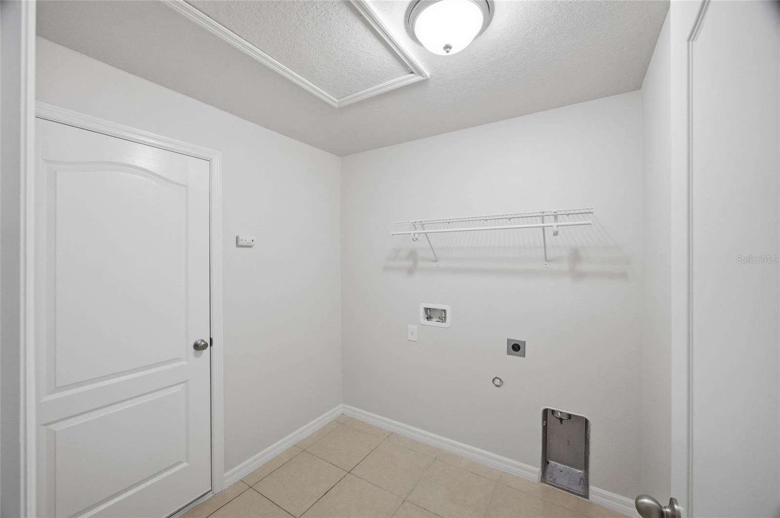 8512 Silverbell Loop Property Photo 23