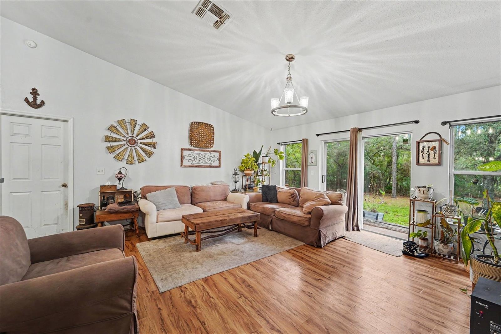 1210 W Fan Dr Property Photo 2