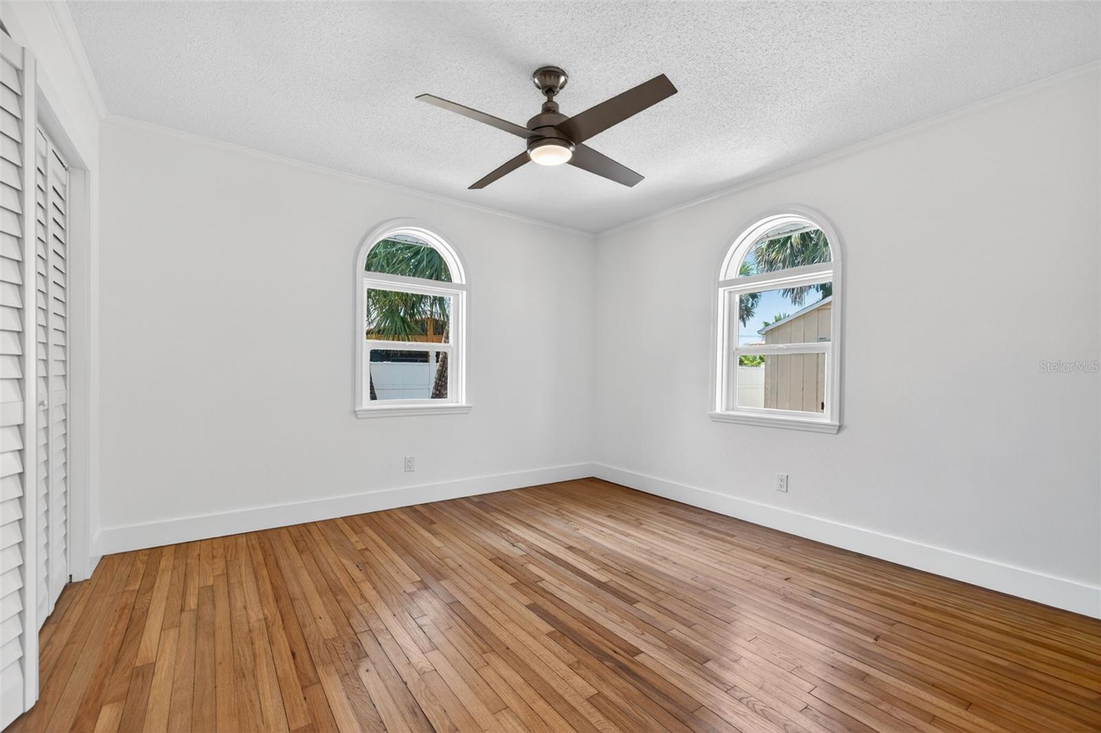 976 Narcissus Ave Property Photo 19